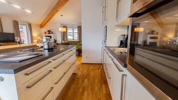 KĂŒhlschrank, Mikrowelle, Ofen, Herdplatte