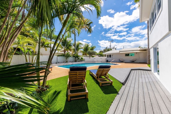 Outdoor pool, a heated pool