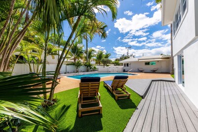 The perfect Vacation next to the Ocean in the heart of Fort Lauderdale Beach.