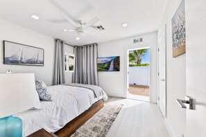 5 quartos, cofres nos quartos, escrivaninha