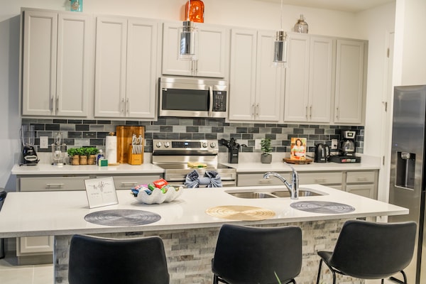 Refrigerador, microondas, horno, placa de cocina