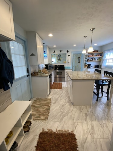 Just a few blocks from Lake Erie!  4 season home with a cozy cottagey feel.