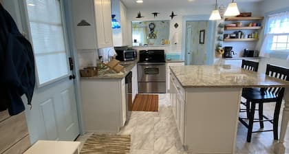 Just a few blocks from Lake Erie! 4 season home with a cozy cottagey feel.