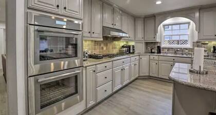 Luxury Mountain View Retreat!