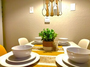 Dining - Eagle Stay 4- Eagle Pass (Eagle Pass)