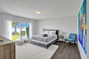6 bedrooms, iron/ironing board, travel crib, free WiFi - Super Luxury Bayfront Compound (Miami)