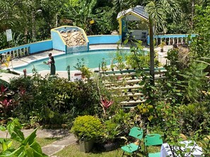 Outdoor pool - Tapioca Village Retreat (Castleton)