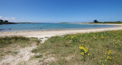 Maison traditionnelle Ă 300 mĂštres de la plage