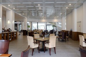 Dining - Reddoorz Premium @ Bandung City Center (Bandung)