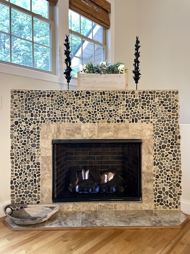 Beautiful Hendersonville an Adorable bright 3bdrm home 1.3 miles from downtown