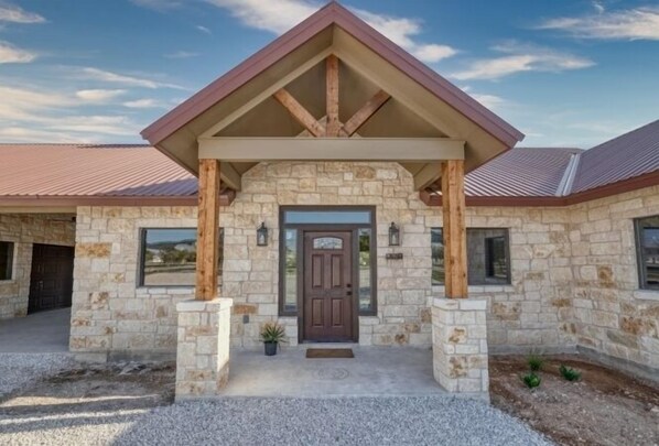 المنشأة من الخارج