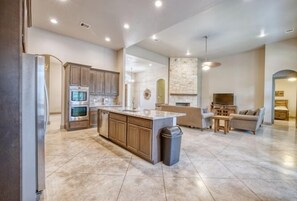Interior - Beautiful and spacious home with a pool in the Heartstone Subdivision (Concan)