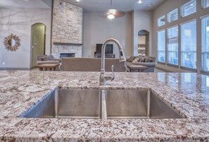Interior - Beautiful and spacious home with a pool in the Heartstone Subdivision (Concan)