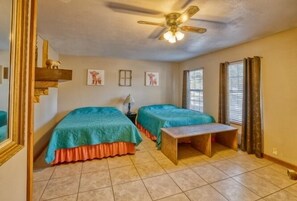 4 室のベッドルーム、WiFi (無料)