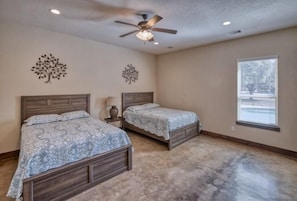 7 bedrooms, free WiFi - Heartstone Subdivision with a pool (Concan)