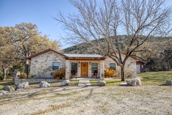 المنشأة من الخارج