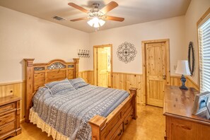 5 bedrooms, free WiFi - Beautiful home in the Comanche Crossing Subdivision (Concan)
