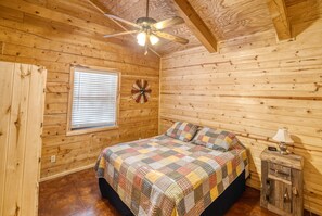 5 bedrooms, free WiFi - Beautiful home in the Comanche Crossing Subdivision (Concan)