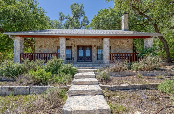 Exterior - Beautiful home in the Comanche Crossing Subdivision (Concan)