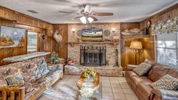 Een smart-tv en een open haard