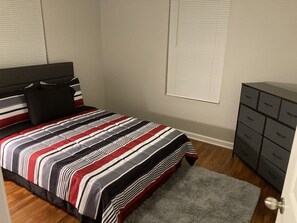 3 bedrooms, desk, iron/ironing board, WiFi