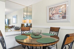 Dining - Sunset Balcony View | Beachfront | Great Location (Panama City)