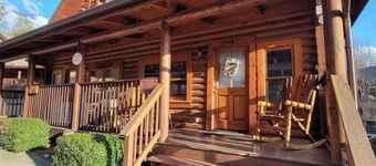 Cozy 2-Bed Cabin In Pigeon Forge with Indoor/Outdoor Pool, Arcade, and More!