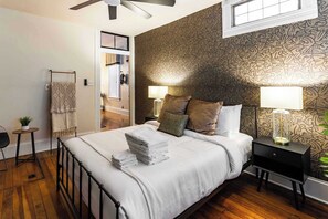 2 bedrooms, iron/ironing board, WiFi, bed sheets