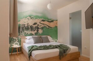 8 室のベッドルーム、セーフティボックス (室内)、アイロン / アイロン台、旅行用ベビーベッド