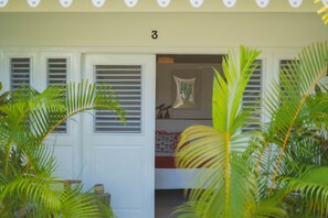 Kamar Double Standar | Minibar, brankas, dan didekorasi berbeda-beda