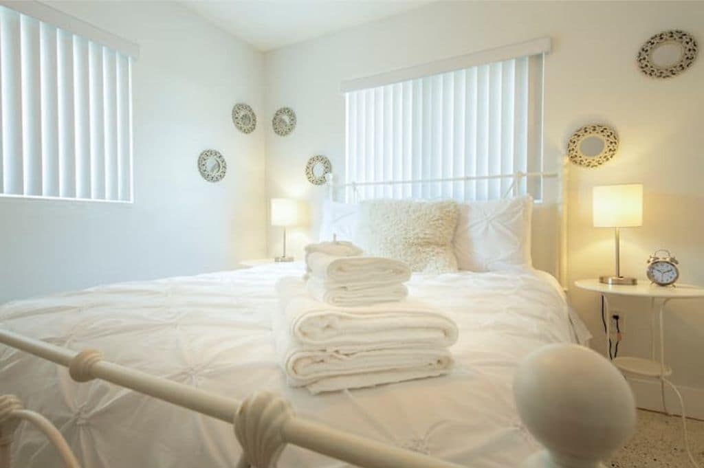 2 bedrooms, desk, iron/ironing board, travel crib