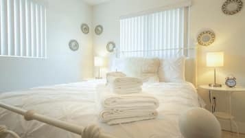 2 bedrooms, desk, iron/ironing board, travel crib