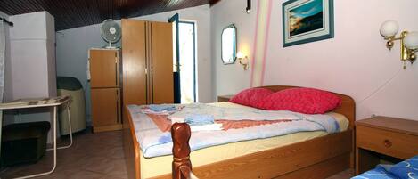 4 bedrooms, free WiFi, bed sheets