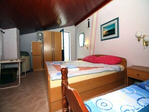 4 bedrooms, free WiFi, bed sheets