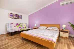 2 bedrooms, iron/ironing board, free WiFi, bed sheets