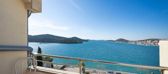 Apartments Kaina - two bedroom apartment with a sea view (yellow)