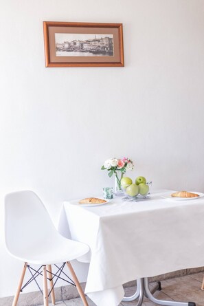 Dining - Apartments Nikol Vodice - sea view A5 (Vodice)