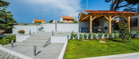 屋外ダイニングエリア