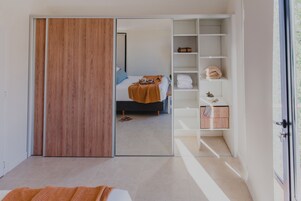 Design Apartment | 2 bedrooms, Egyptian cotton sheets, premium bedding, pillowtop beds