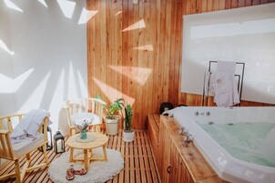 Indoor spa tub