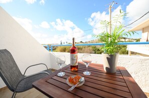 Outdoor dining - Verano V4 (up to 2 guests) - Cozy apartment 2 minutes (200m) to the beach (Kalymnos)