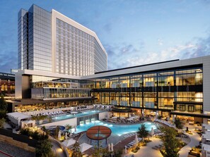 Aerial view - Loews Arlington (Arlington)