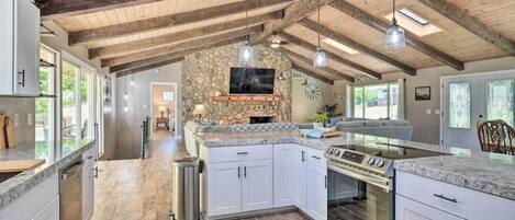 Frigorífic, microones, forn i placa de cuina