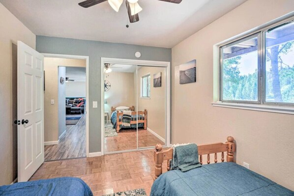 4 bedrooms, iron/ironing board, travel crib, free WiFi