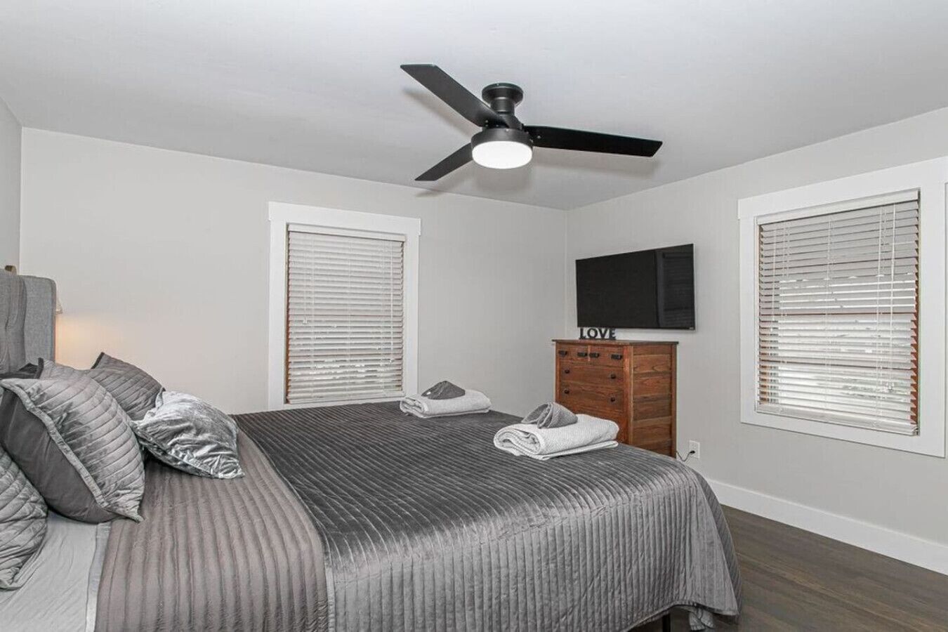 2 室のベッドルーム、WiFi、ベッドシーツ