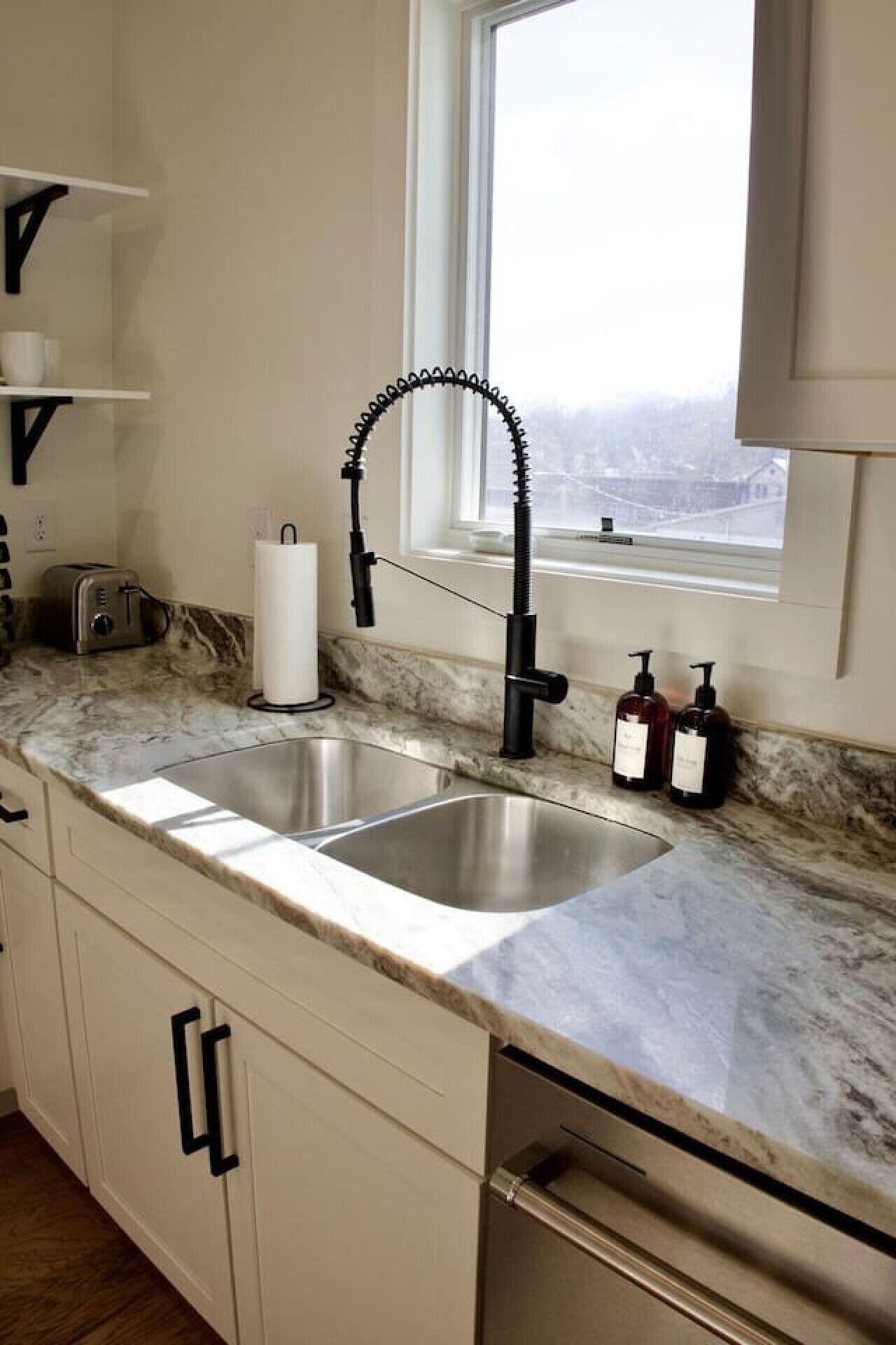 Frigorífic, placa de cuina i cafetera i tetera 