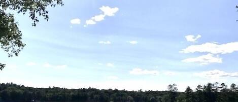 Chaises longues, serviettes de plage