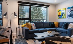 公寓客房 | 客廳 | 32 吋平面電視連數碼電視頻道、電視、串流服務