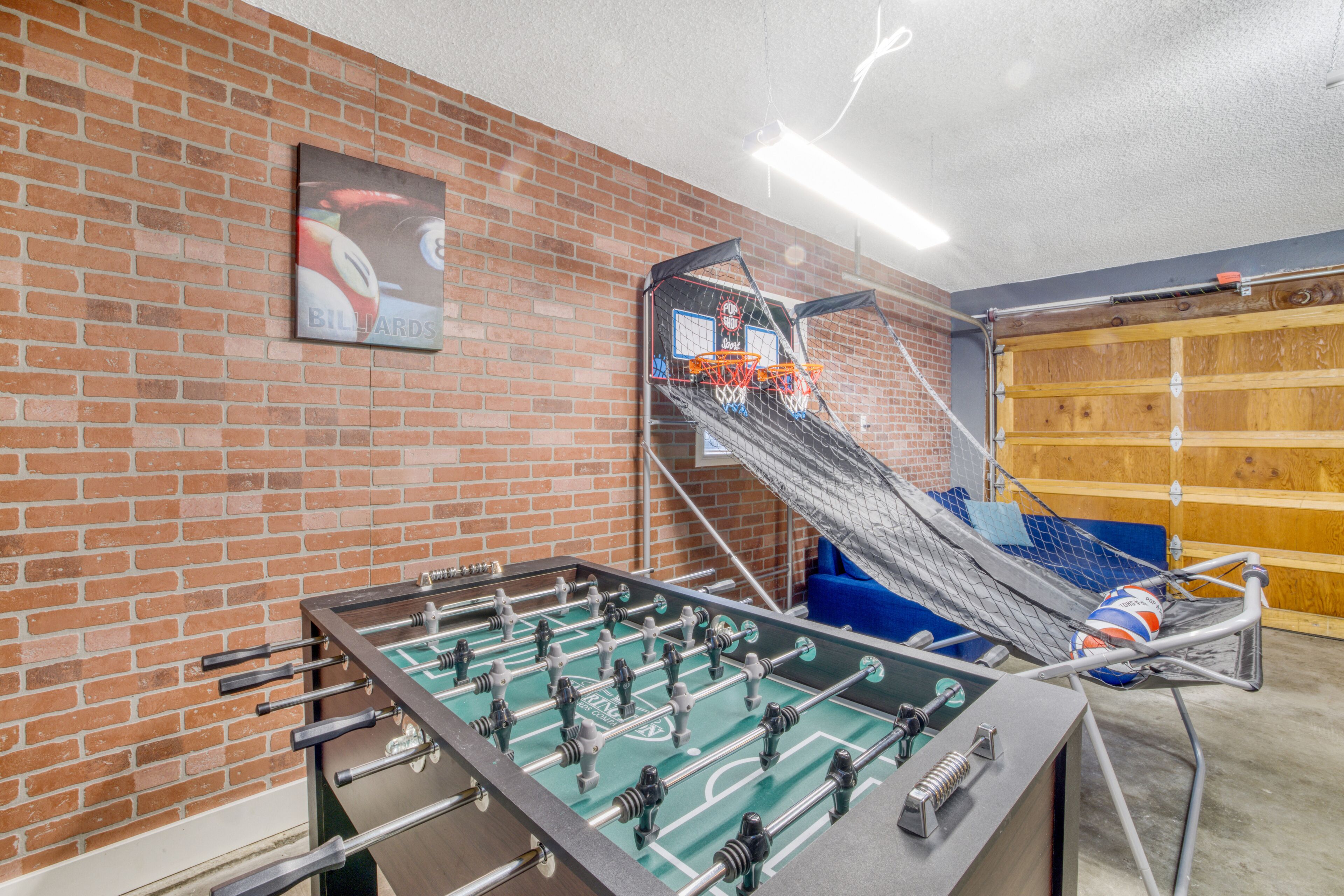 7 Bedrooms, Hot tub, Game room, Poker room, BBQ