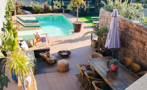 Piscina a l'aire lliure i piscina climatitzada 